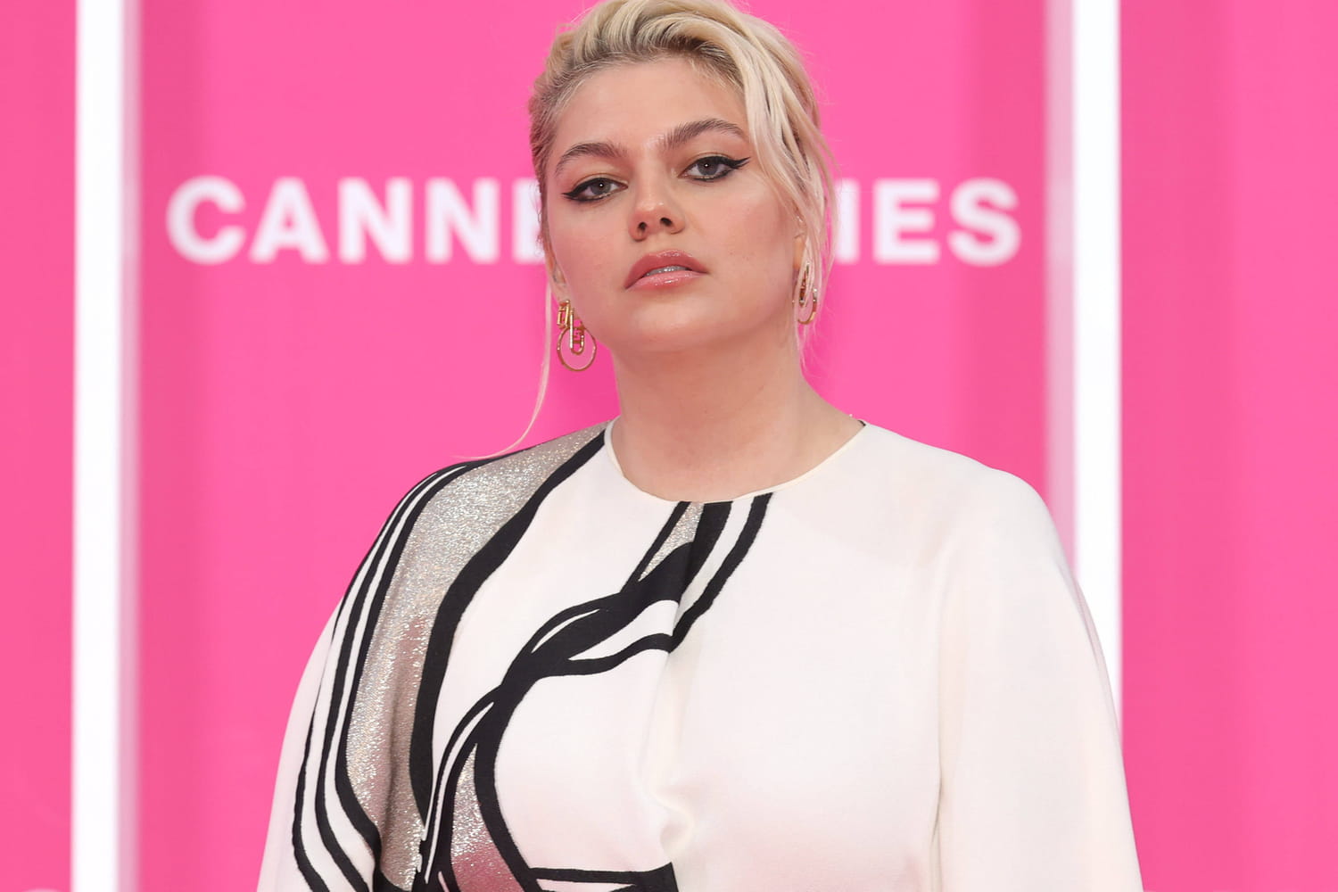 Louane, droguée au GHB ? La chanteuse porte plainte