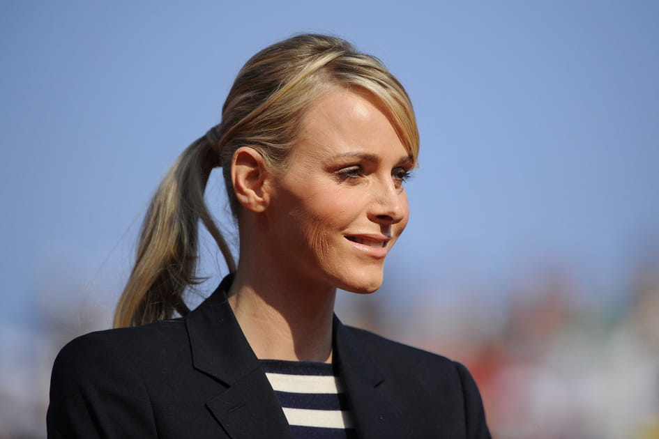La queue-de-cheval facile de Charlene de Monaco