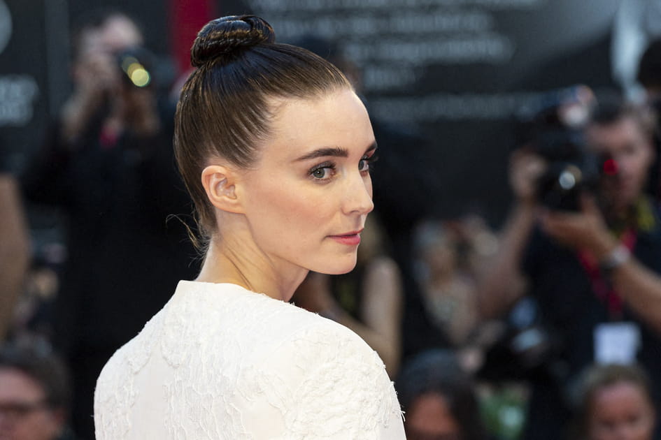 Le chignon de danseuse glossy de Rooney Mara
