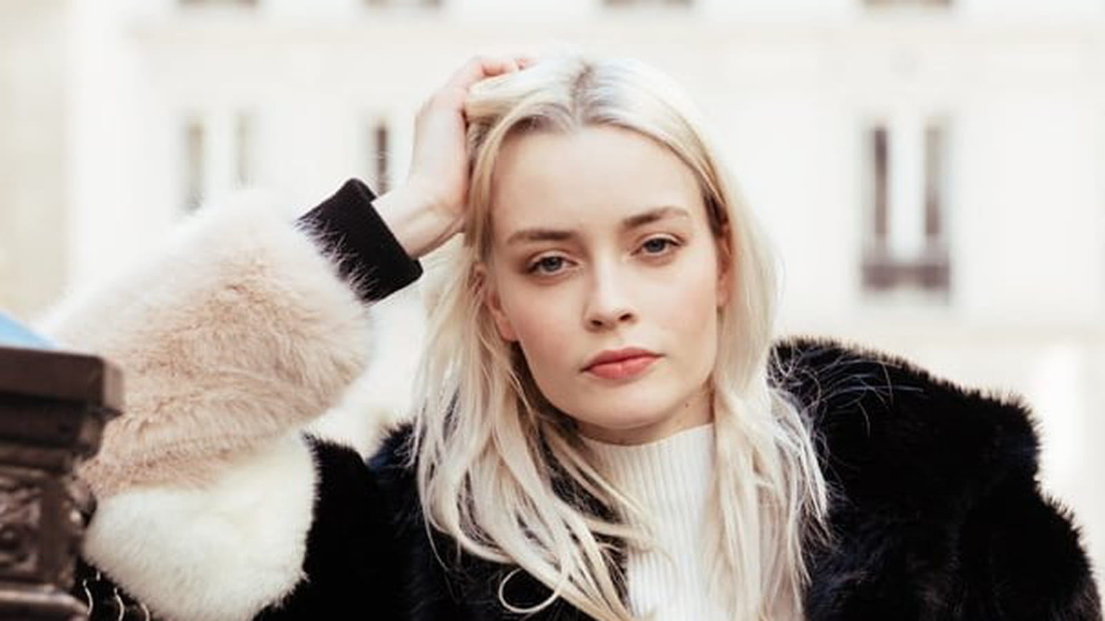 La tendance manteaux en fausse fourrure de l'automne 2017 