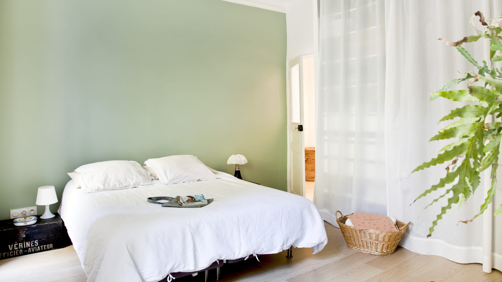 Chambre vert amande