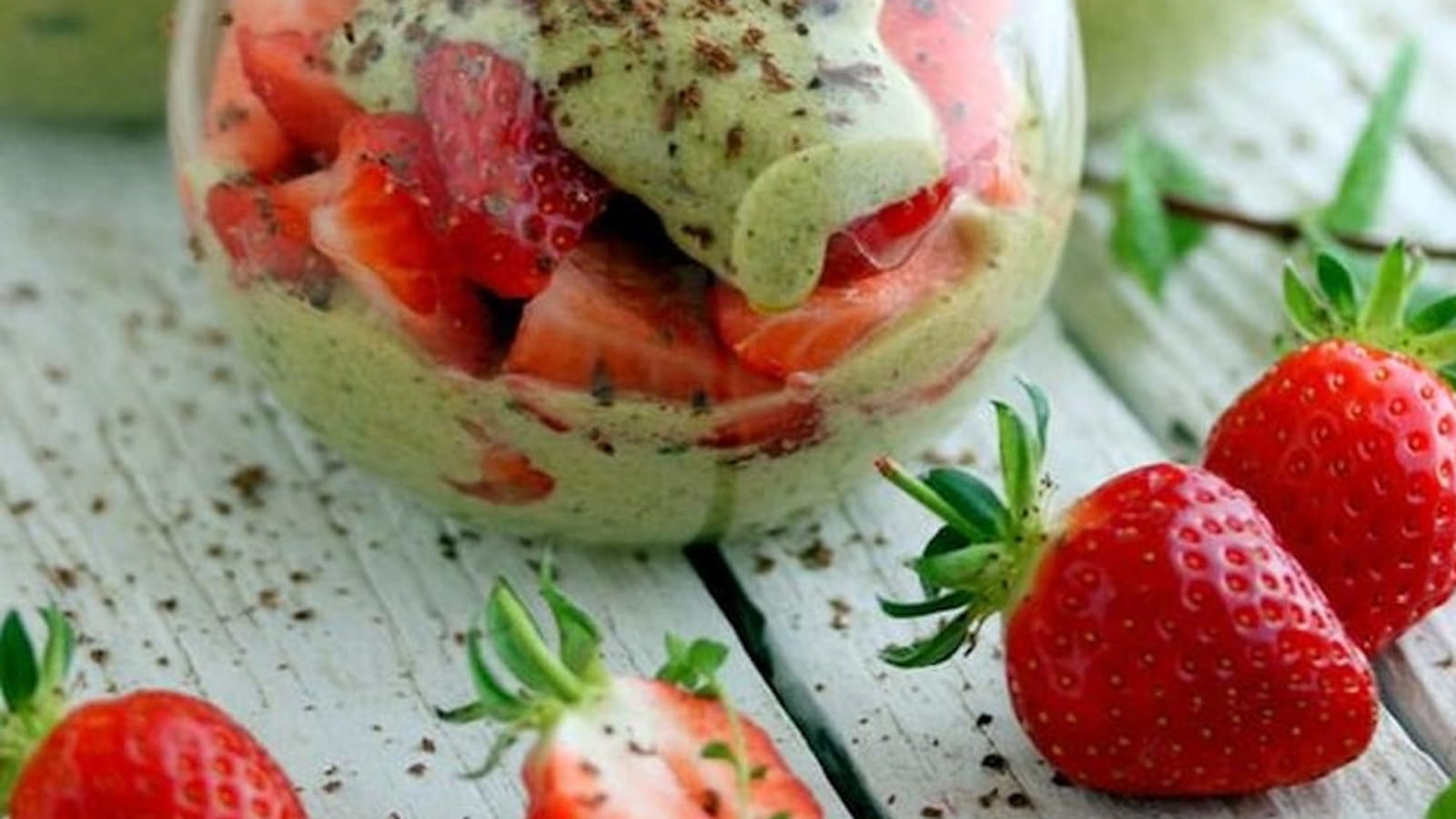 Tiramisu aux fraises et avocat sans lactose