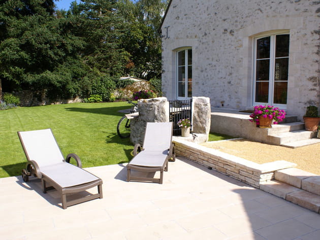 L'espace détente près de la piscine