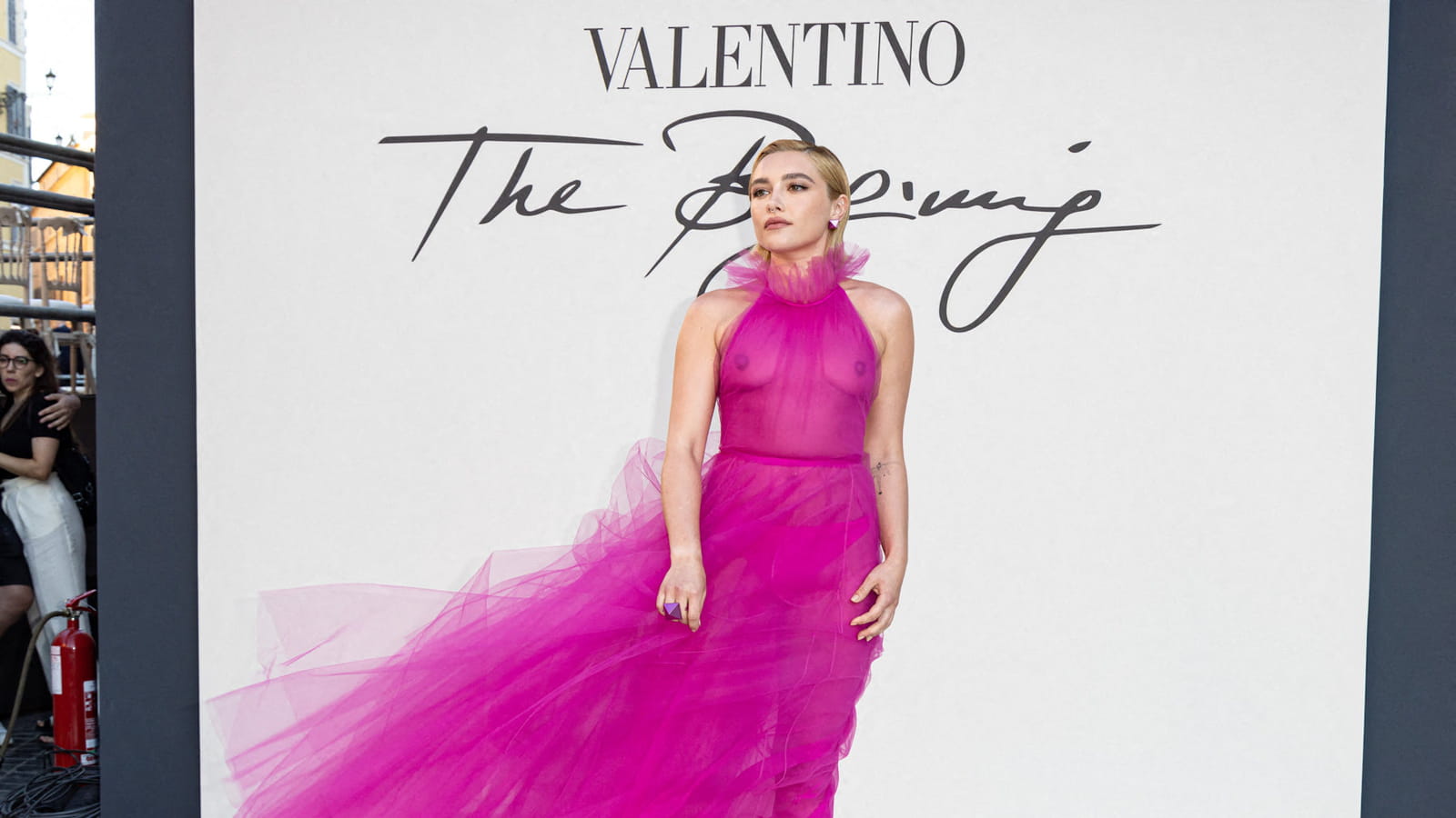 Ces influenceuses masterisent le look sexy robe transparente + lingerie