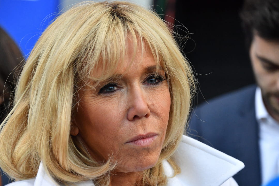 Brigitte Macron, incroyable avec sa frange effilée