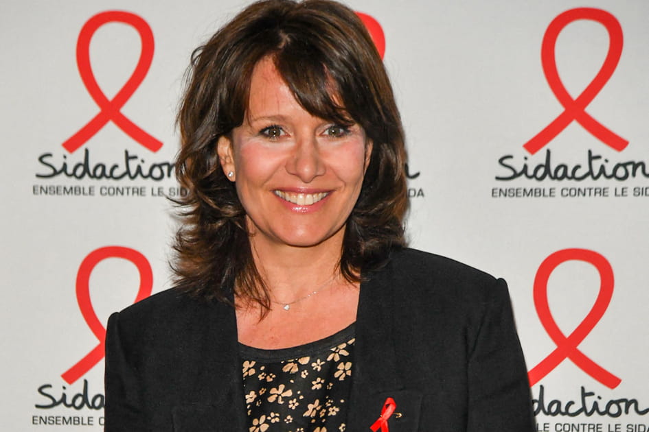 Carole Rousseau, &eacute;l&eacute;gante avec son carr&eacute; d&eacute;grad&eacute;