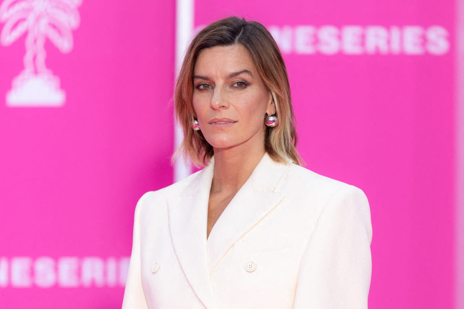 According to Fauve Hautot, only one detail is enough to make its silhouette more feminine