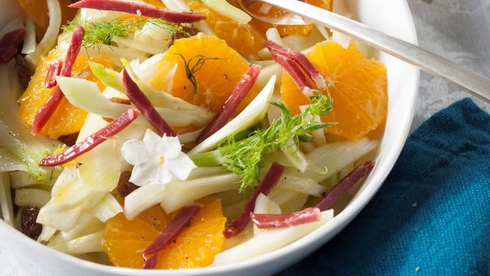 Salade de fenouil et d’orange, magret fumé et vinaigrette au thé infusé