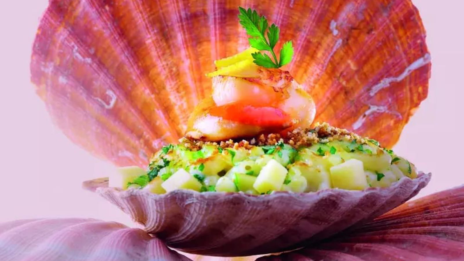 Cassolette de Saint Jacques, coquillettes au Beaufort comme un risotto