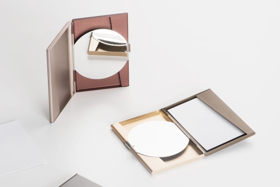 L'objet du désir : le porte-cartes miroir Fine by Pauline Deltour pour Lexon