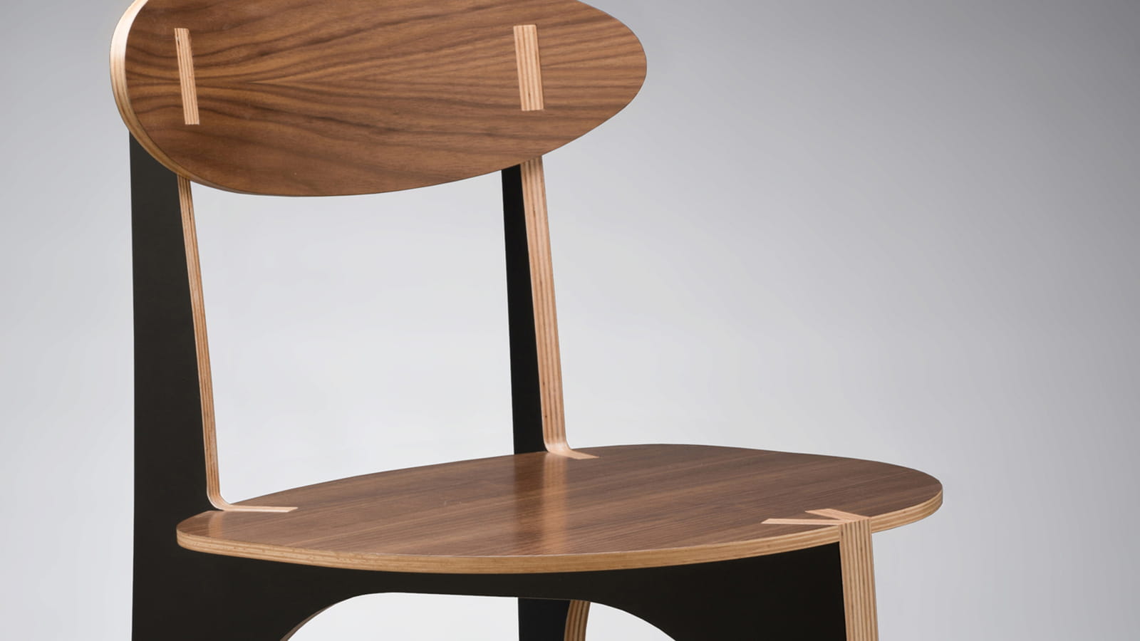 Chaise tripode en noyer, Alain Marzat