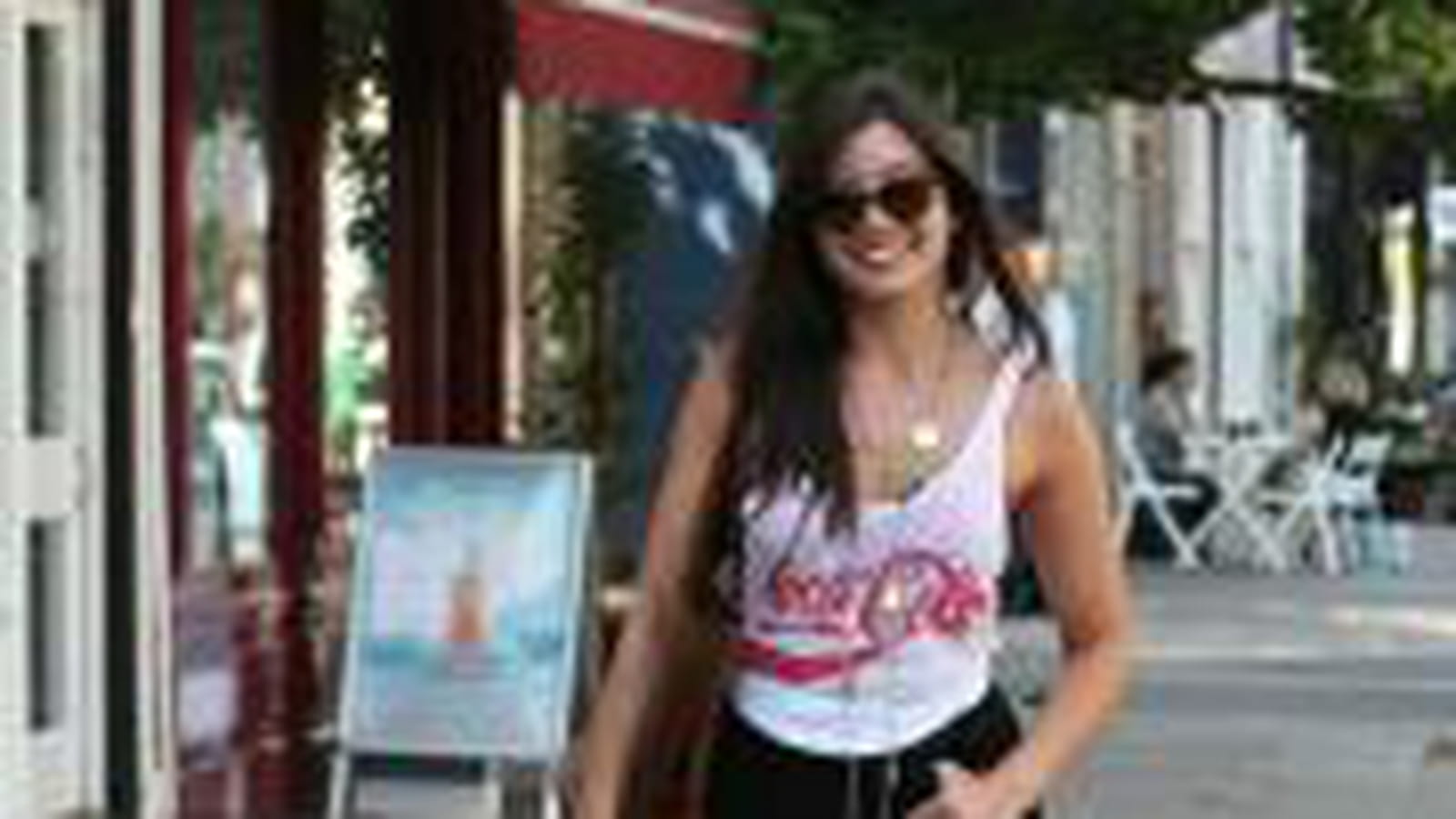 Daisy Lowe