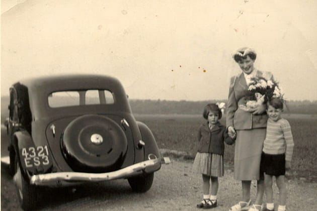 Jeune mariée et ses cousins