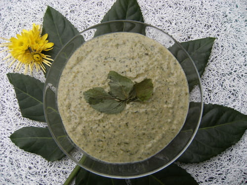 Soupe de laitue à la menthe
