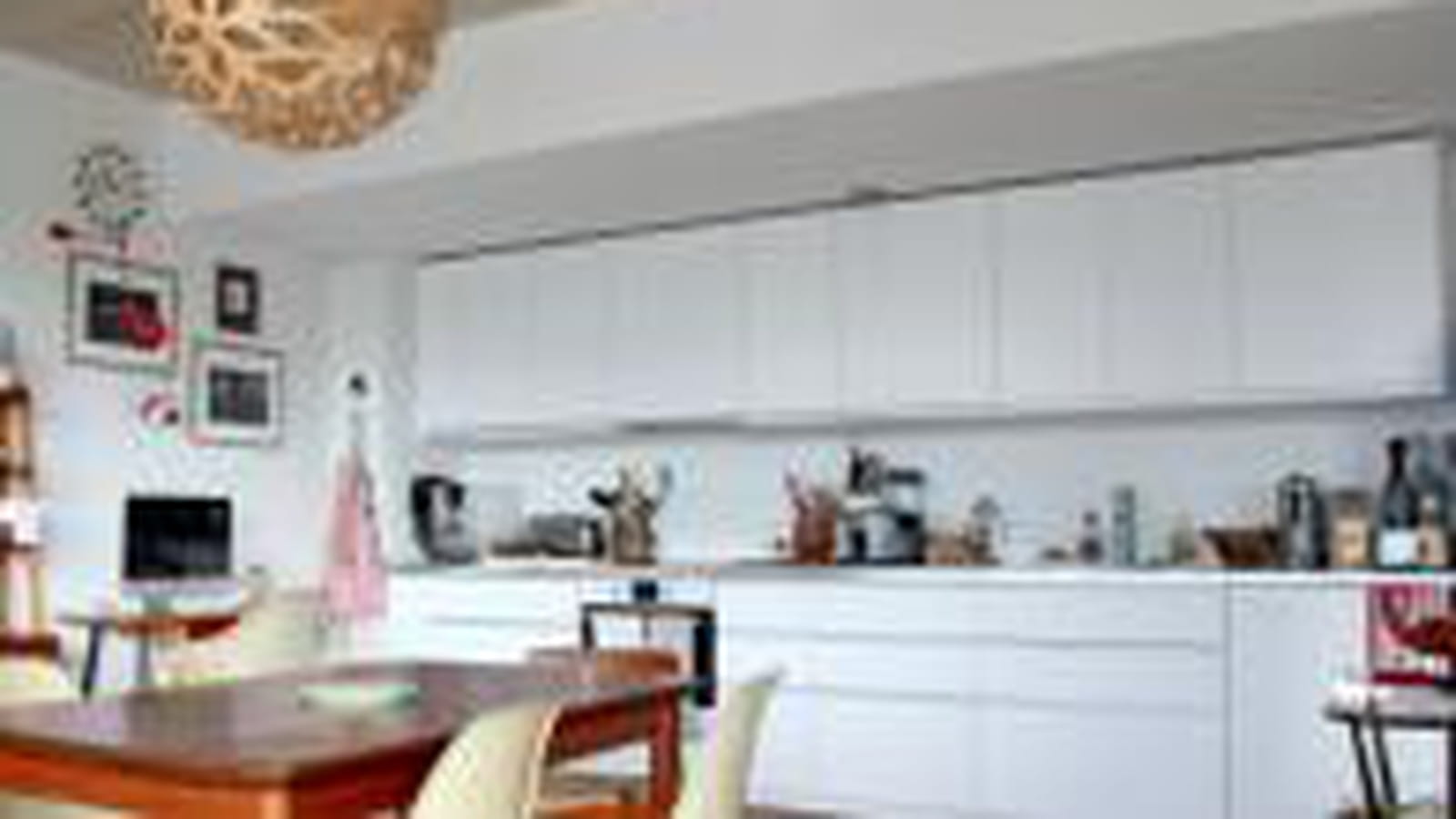 Cuisine IKEA blanc et inox