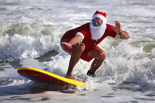 Un Père Noël surfeur, pour la bonne cause