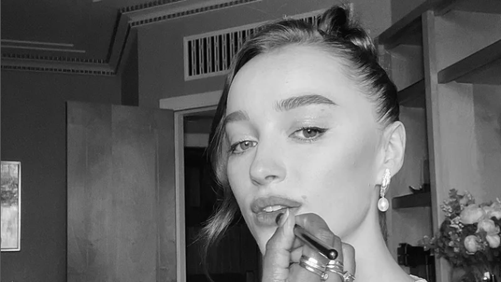 Phoebe Dynevor 