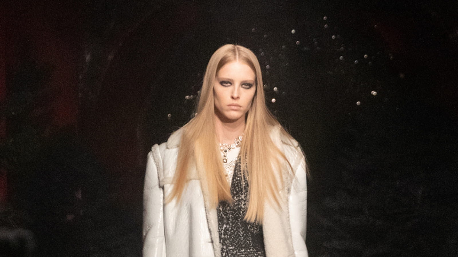 Look 16