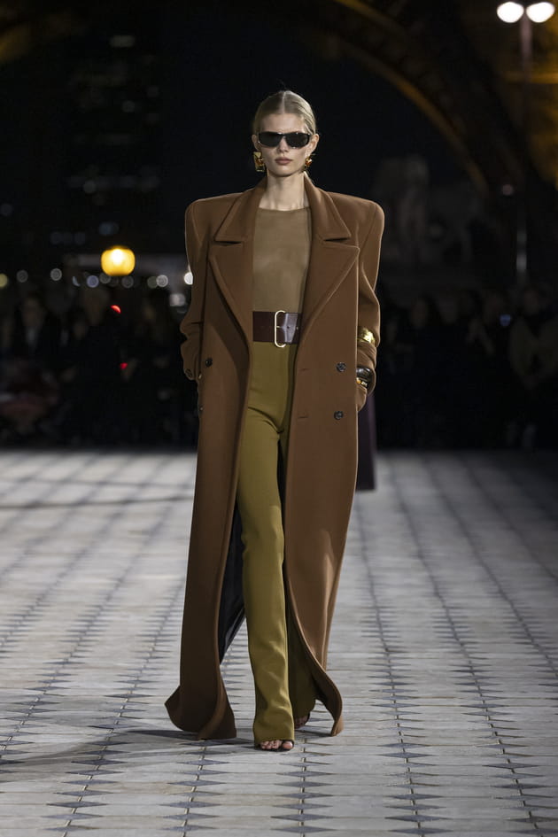 Look 17 du défilé Saint Laurent