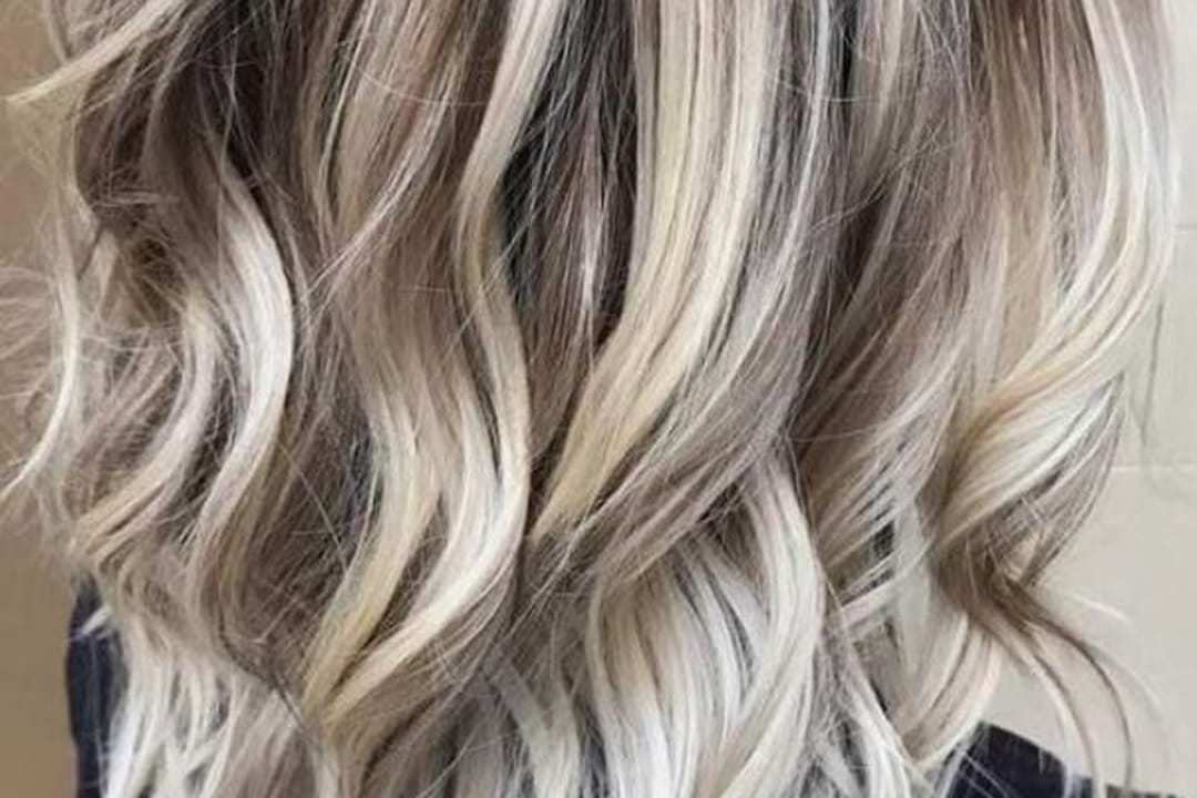 Balayage blond polaire sur blond foncé