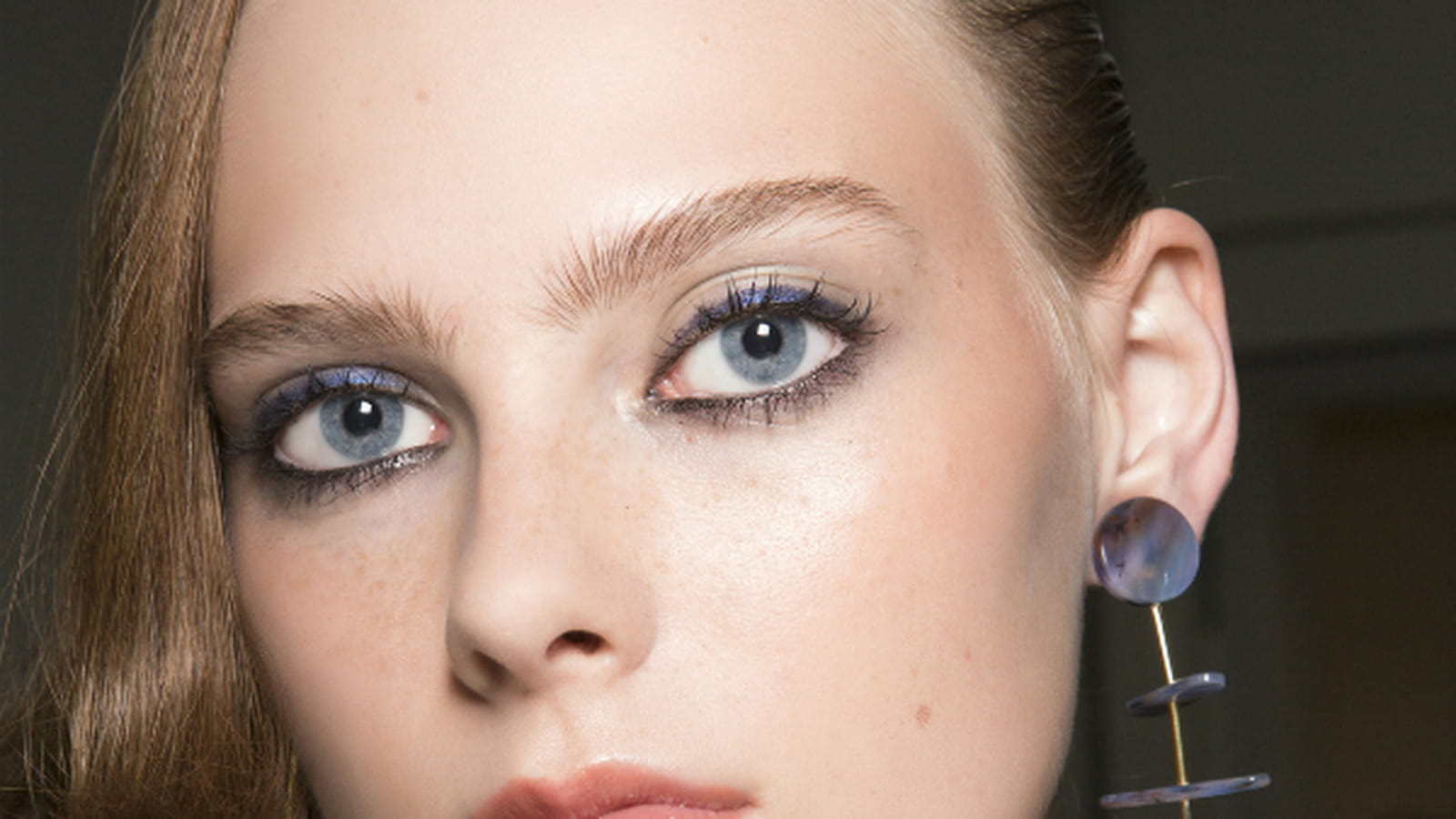 La boucle d'oreille arty