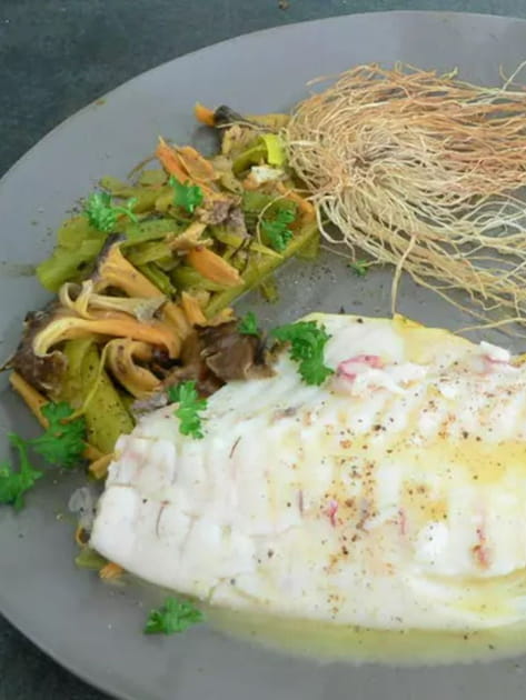 Papillote de pageot aux poireaux et chanterelles