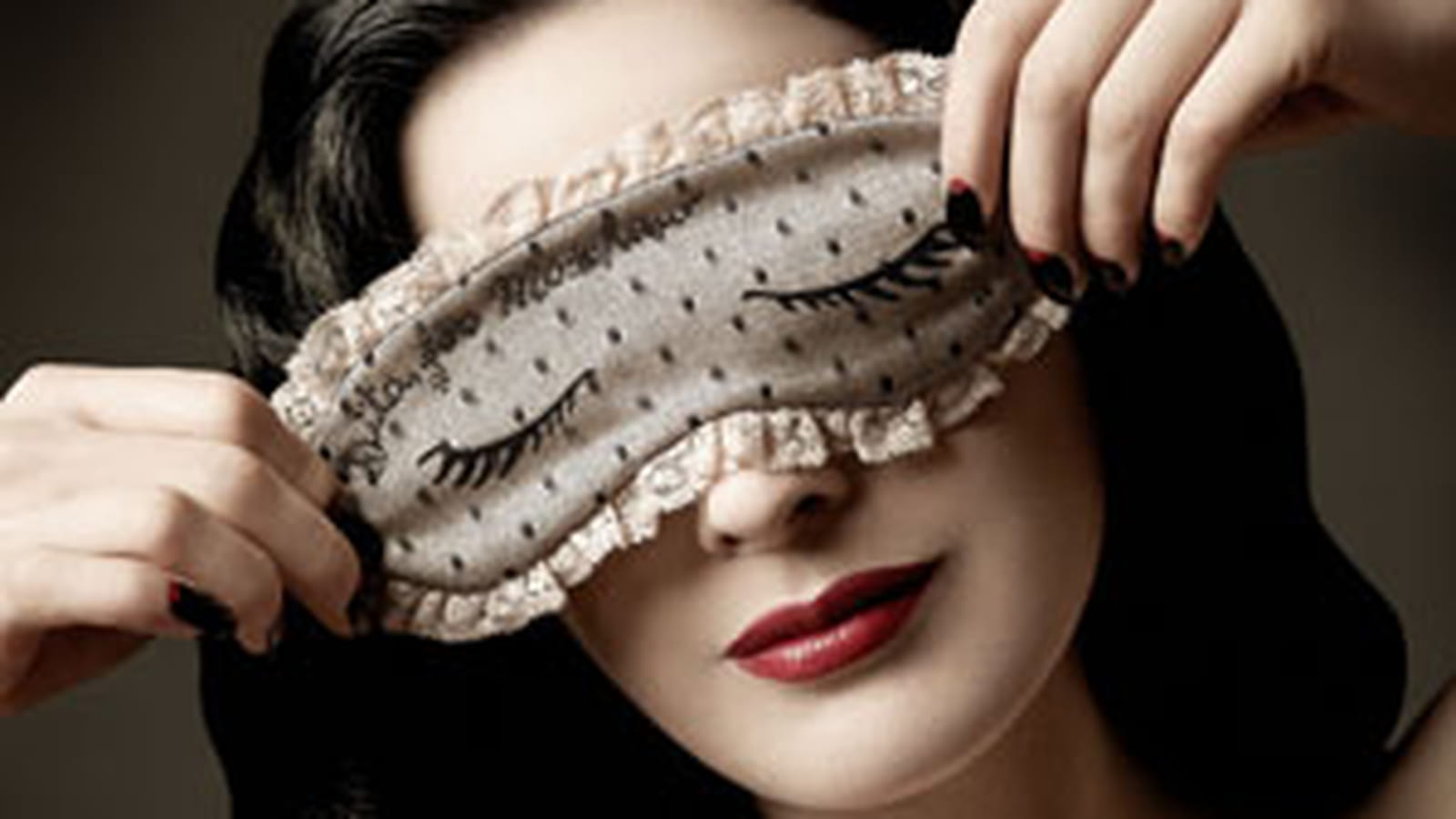 Dita Von Teese et Moshino s'engagent contre le Sida