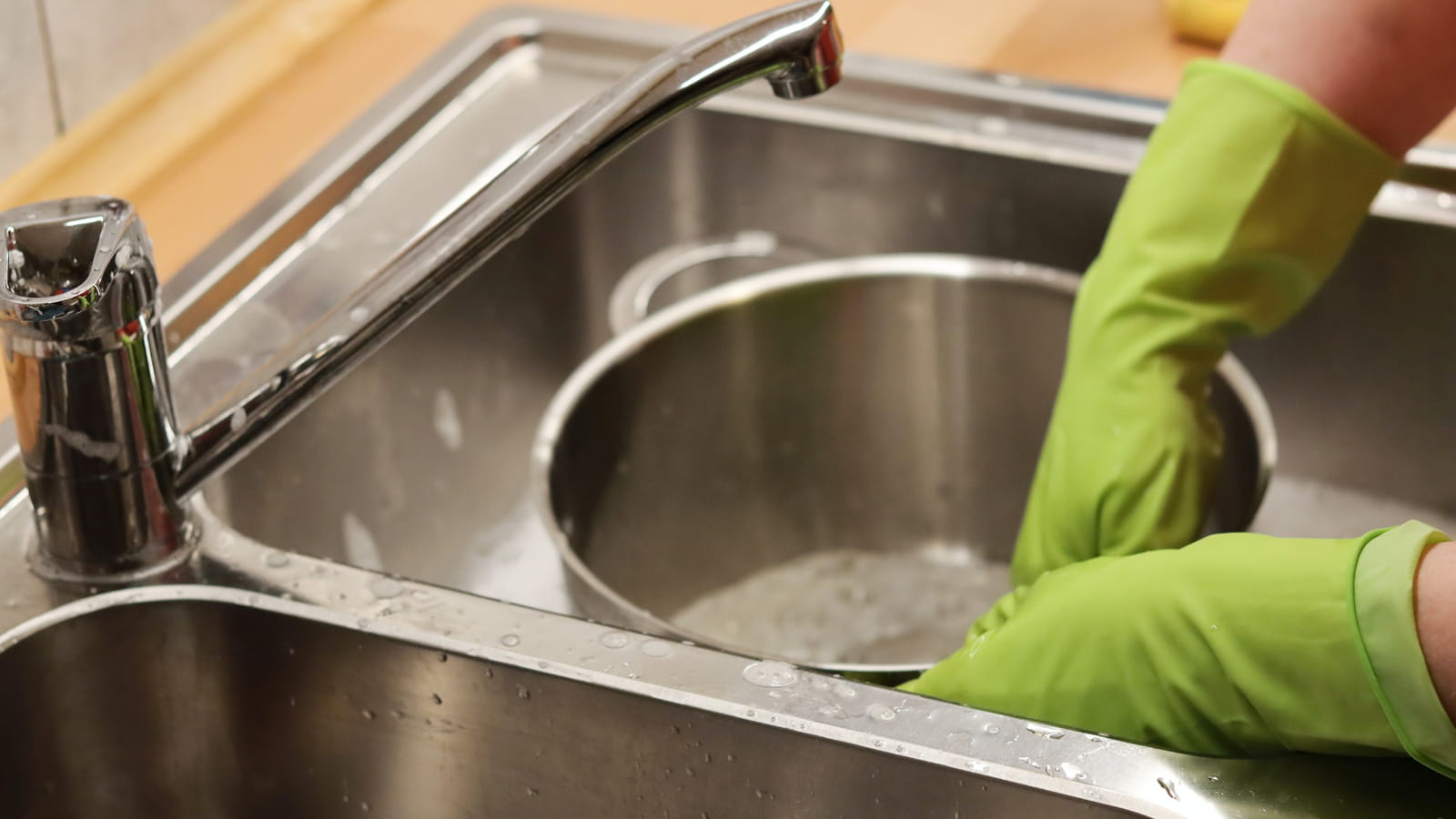 Faire la vaisselle à l'eau froide