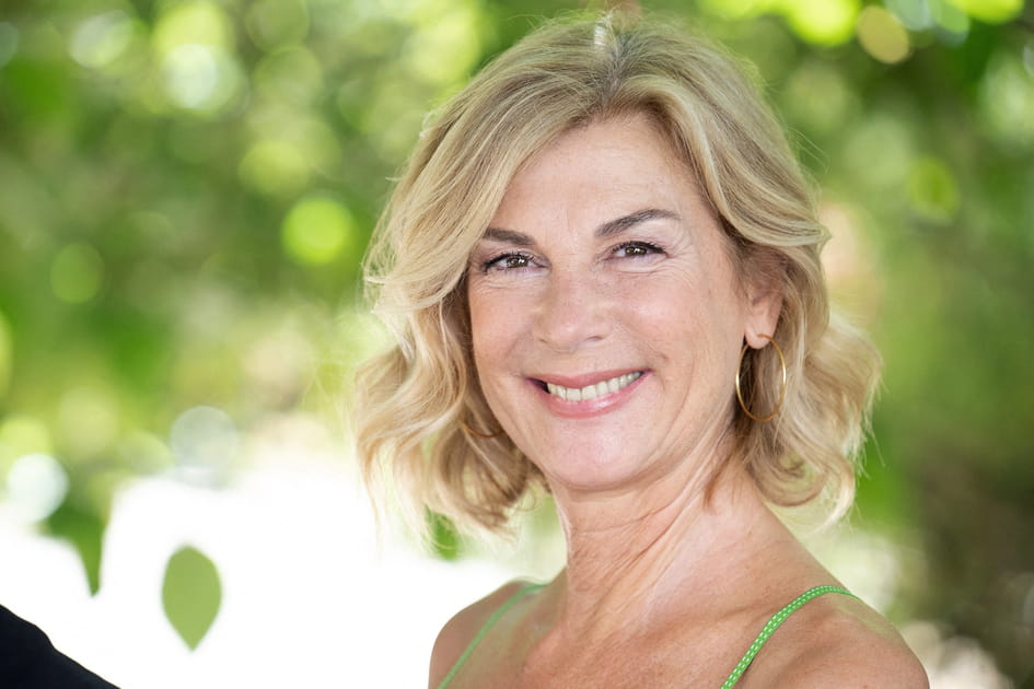 Le carr&eacute; court ondul&eacute; de Mich&egrave;le Laroque