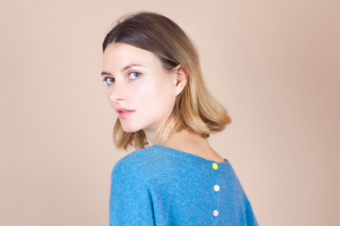 Pull boutonné dans le dos de Estheme