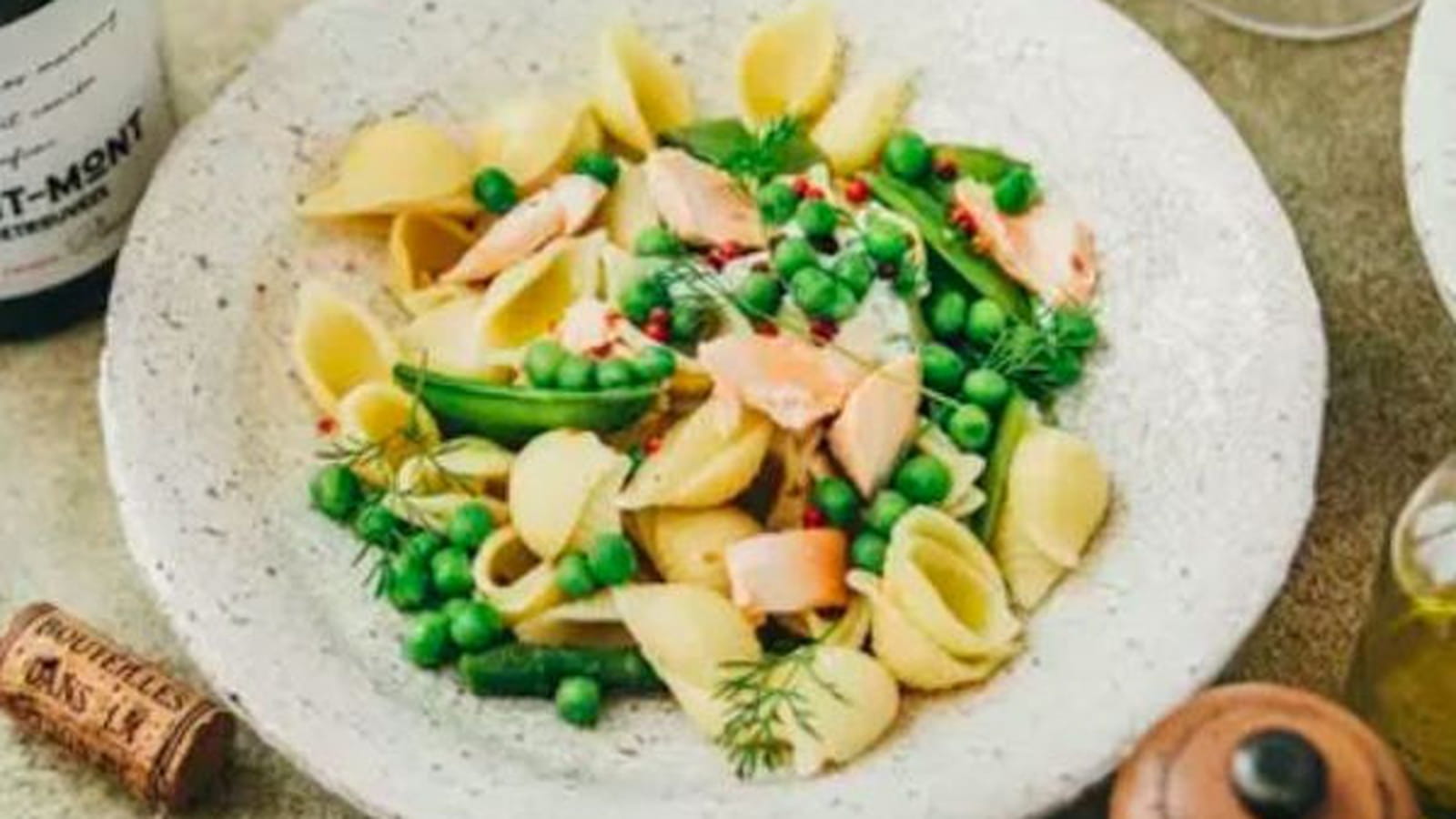 Conchiglie au saumon et aux légumes verts, sauce à l’aneth