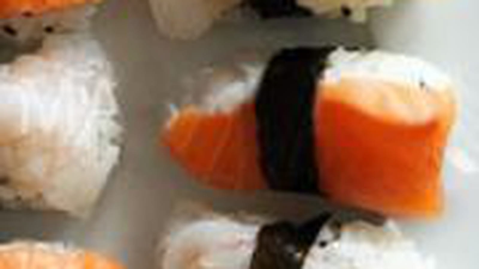 Sushi au saumon et crevette