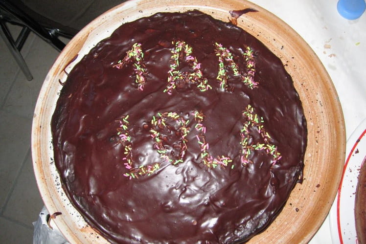 Recette De Gateau Au Chocolat Glacage Aux Noix Et Vermicelles La Recette Facile