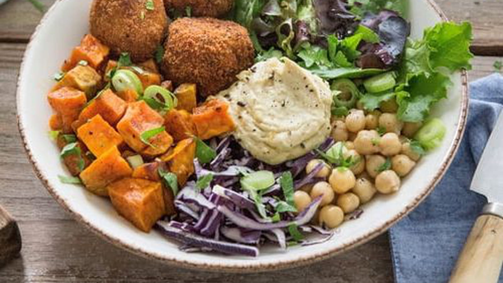 Bowl libanais aux falafels de maquereaux aux aubergines