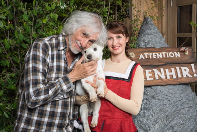 Louis Bertignac en compagnie d'Id&eacute;fix et d'une gauloise au Parc Ast&eacute;rix