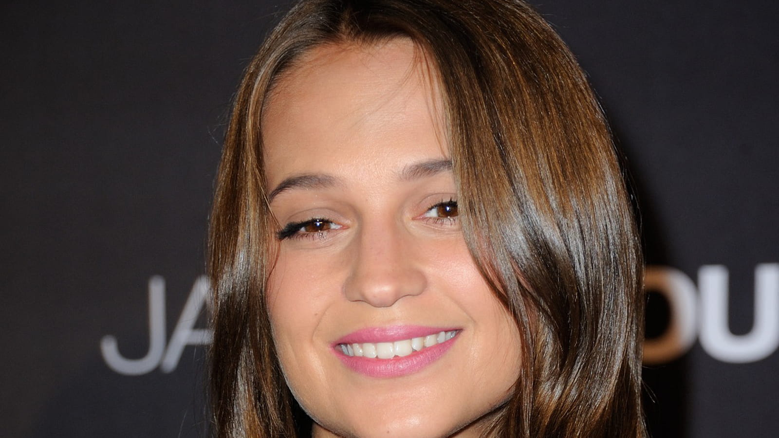 Alicia Vikander, cheveux longs