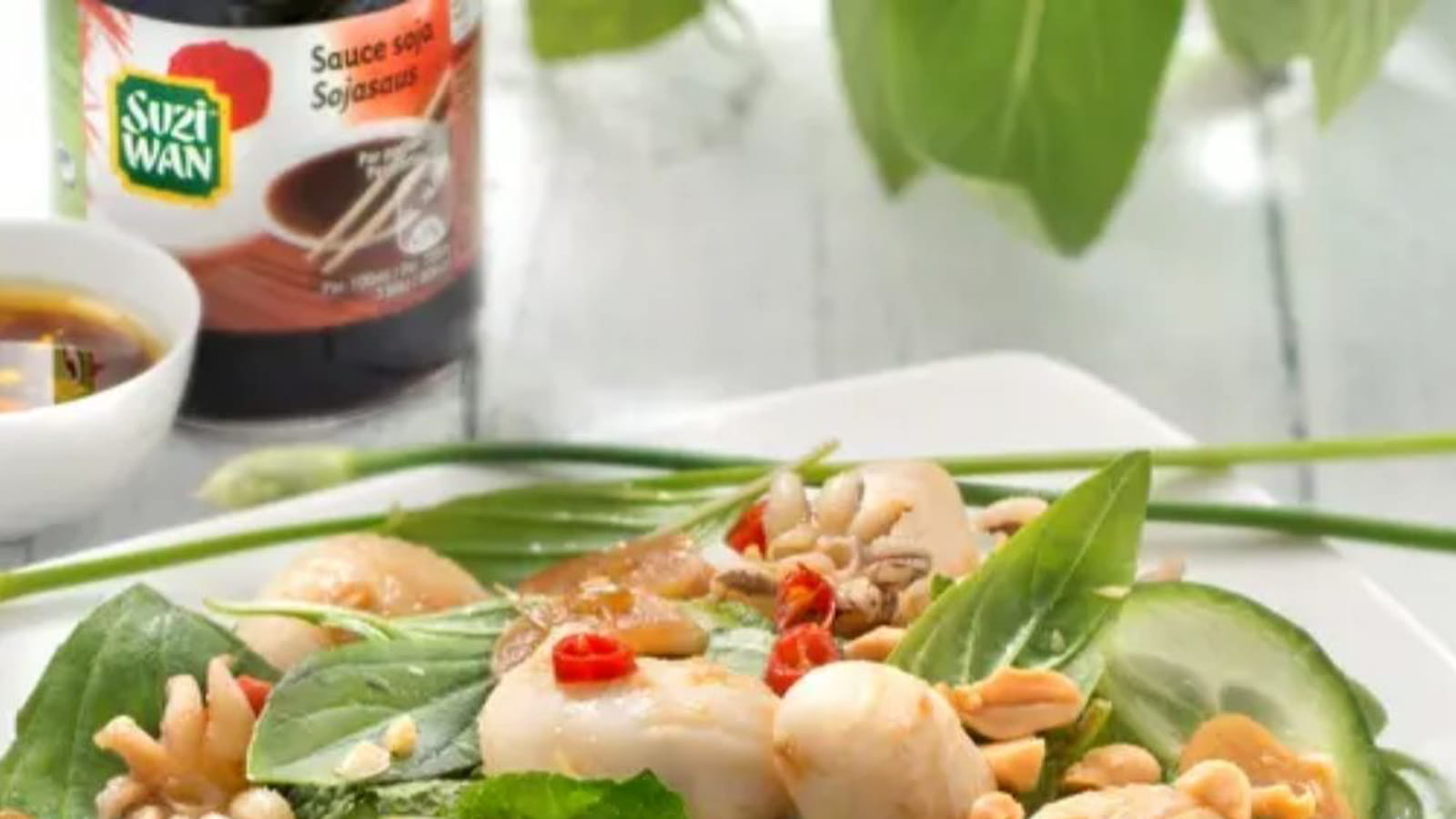 Salade de calamars grillés, sauce soja et basilic thaï