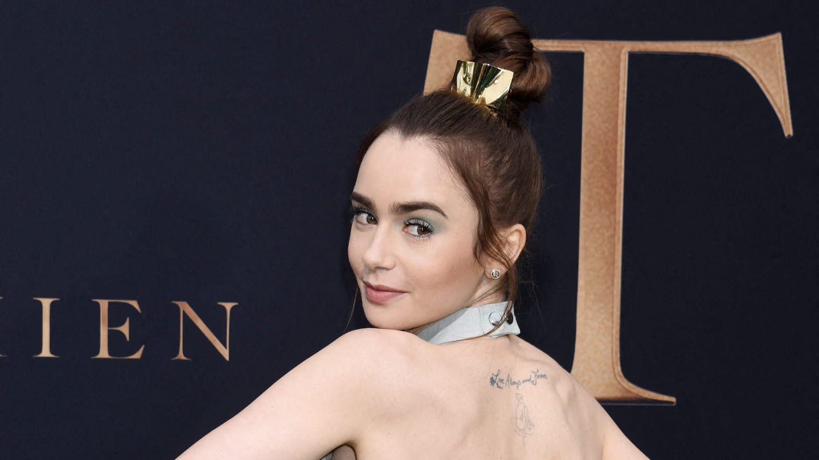 Lily Collins 