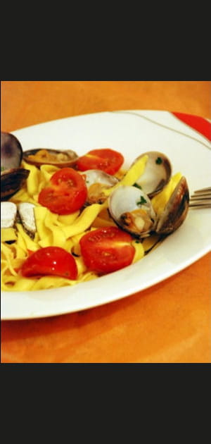P&acirc;tes fra&icirc;ches aux palourdes et tomates cerises
