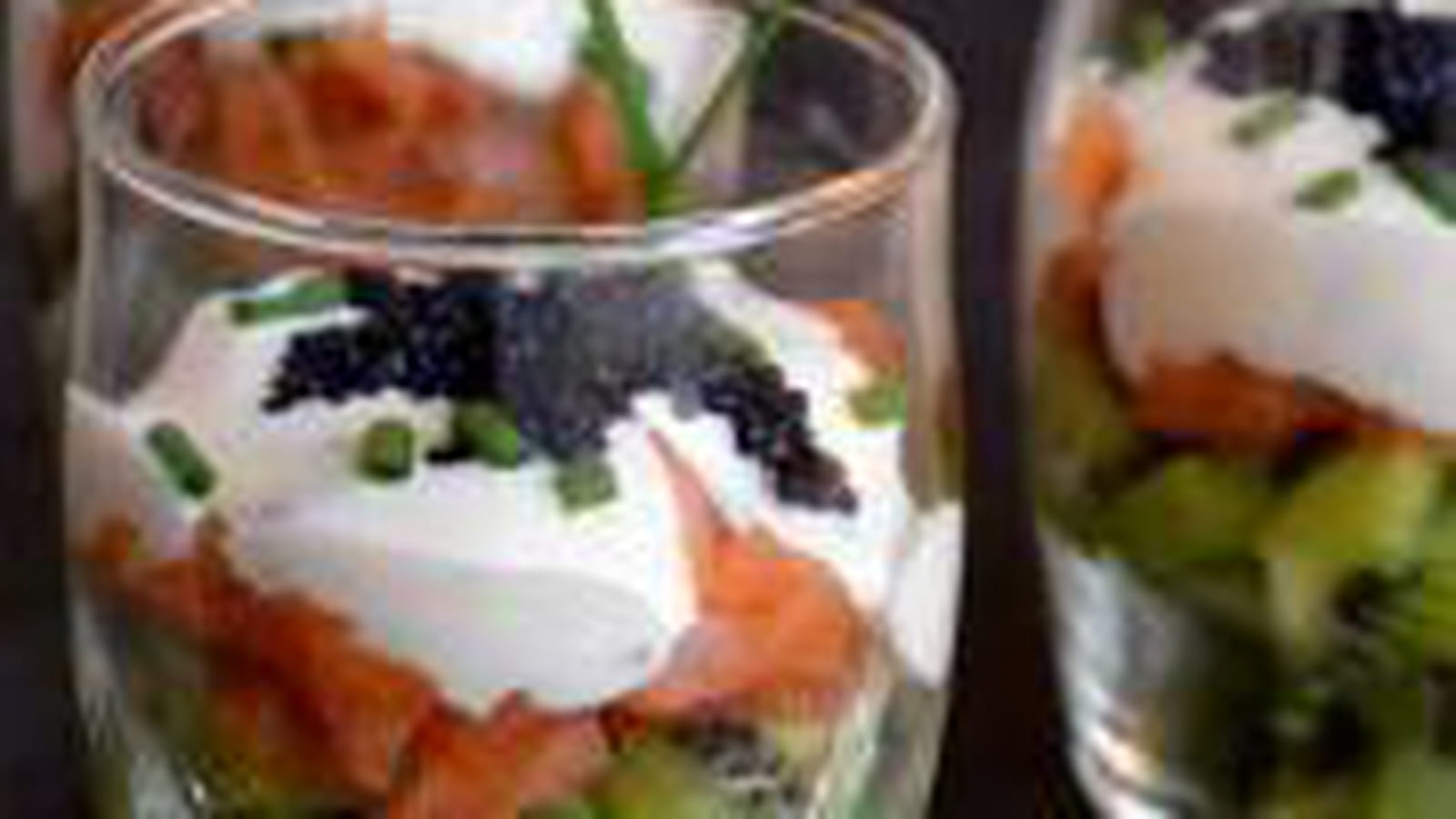 Verrines kiwis et saumon fumé, fromage frais à la ciboulette