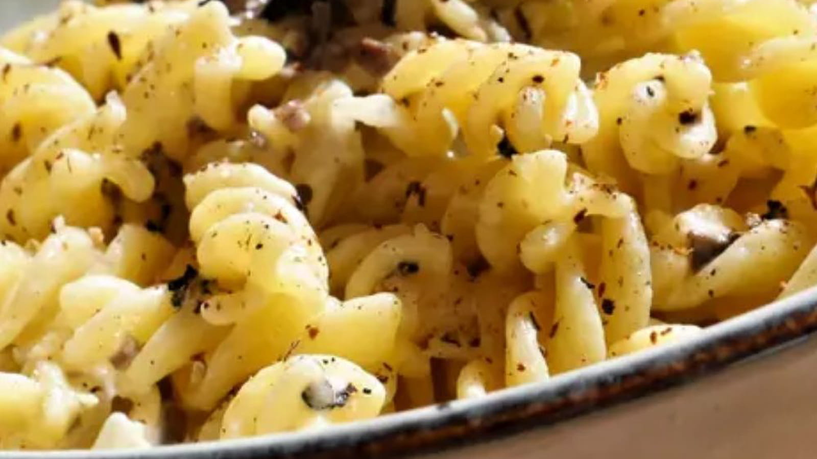 Pâtes à la truffe d'été et aux cèpes