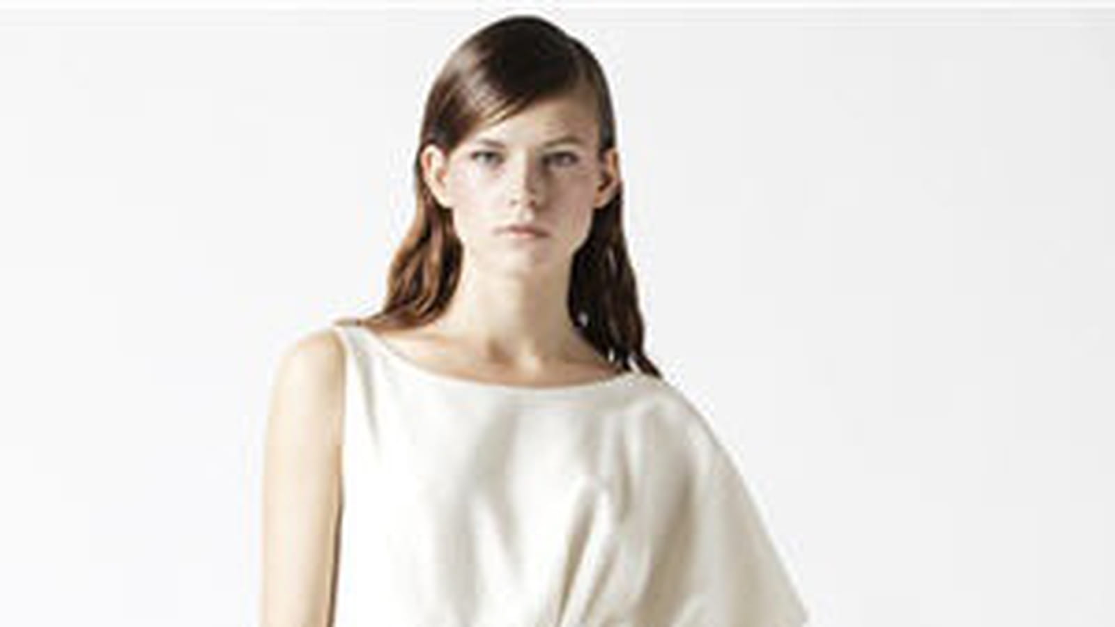 Robe asymétrique en crêpe de Michel Klein