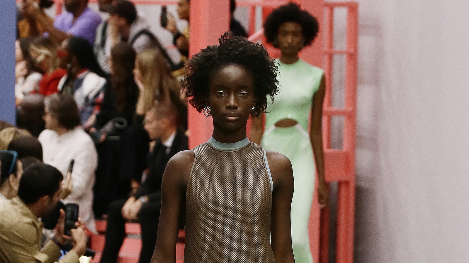 Look 25 