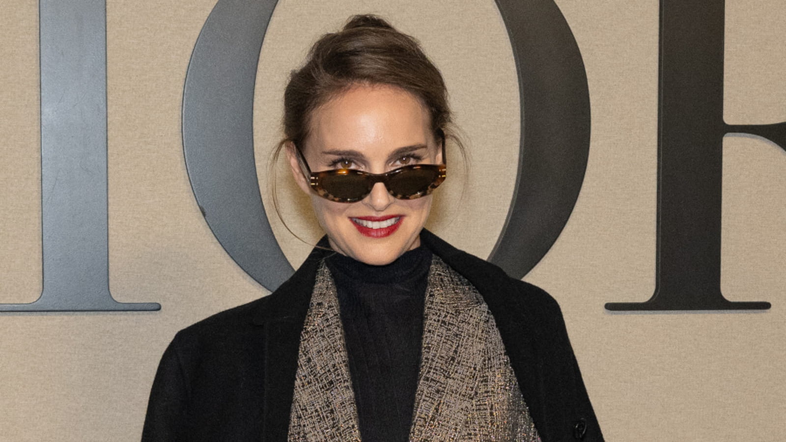 Les looks beauté de stars les plus remarqués au premier rang de la Fashion week de Paris
