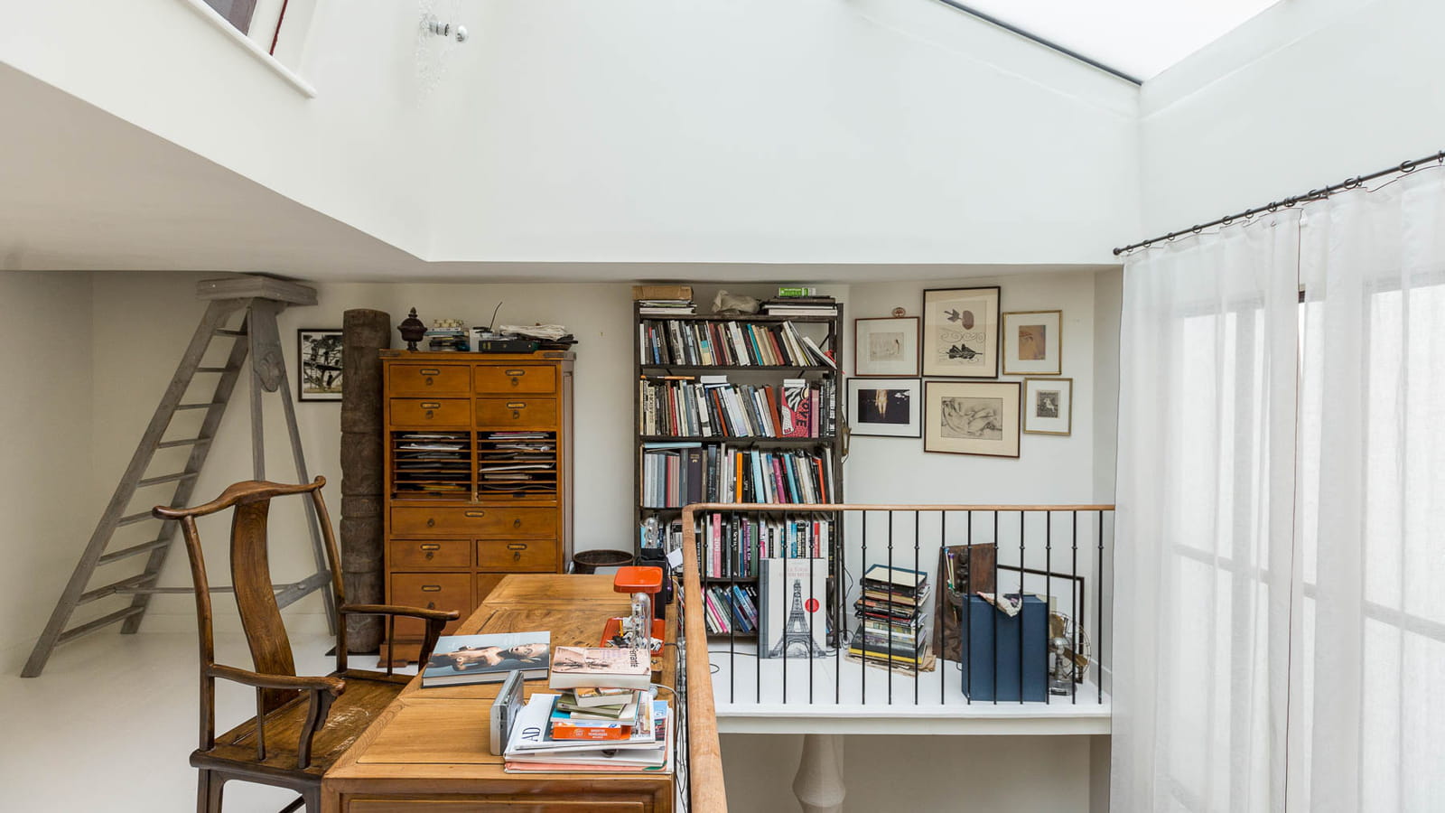 Bureau sous une verrière