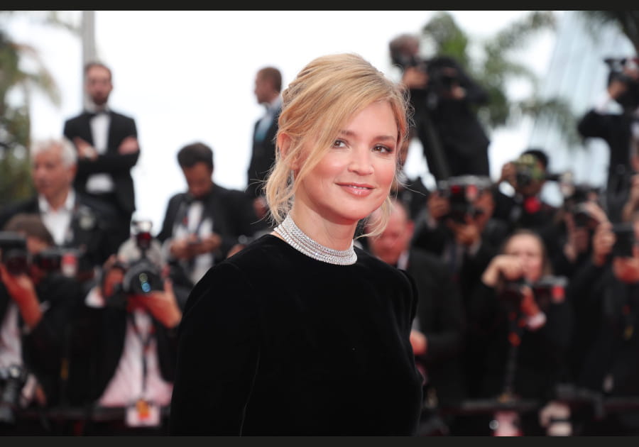 Le chignon bomb&eacute; de Virginie Efira