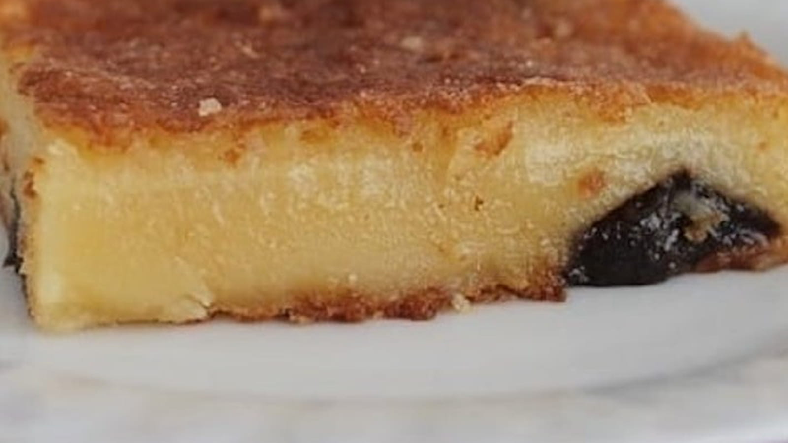 Clafoutis au lait de coco et pruneaux