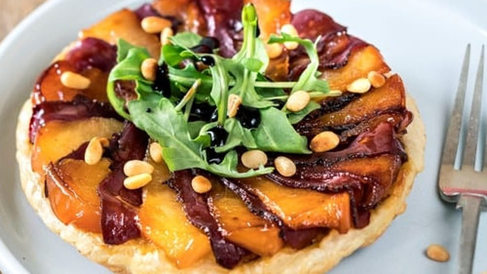Tarte Tatin aux Pink Lady® et magret de canard fumé