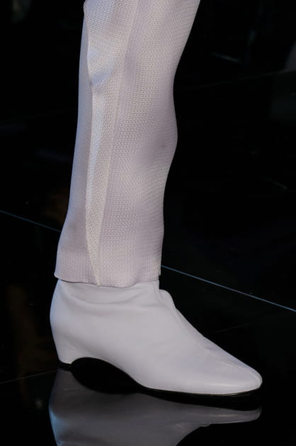 Boots minimalistes du d&eacute;fil&eacute;s Giorgio Armani Priv&eacute;