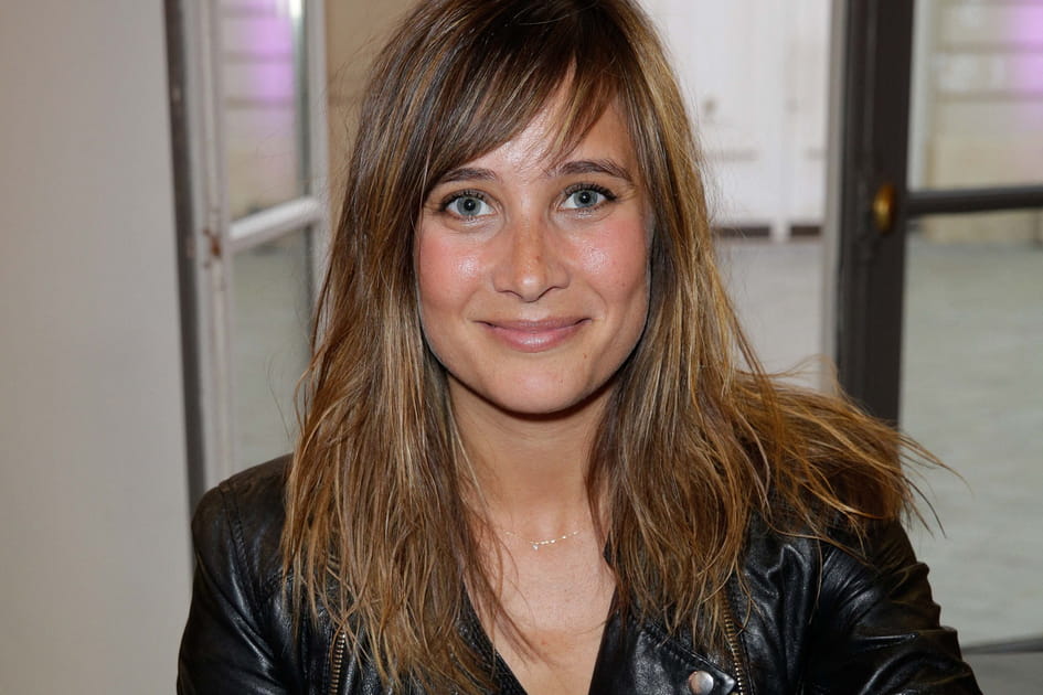 Les pommettes ros&eacute;es de Julie de Bona